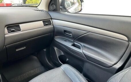 Mitsubishi Outlander III рестайлинг 3, 2014 год, 1 590 000 рублей, 11 фотография