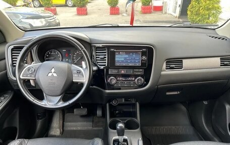 Mitsubishi Outlander III рестайлинг 3, 2014 год, 1 590 000 рублей, 16 фотография
