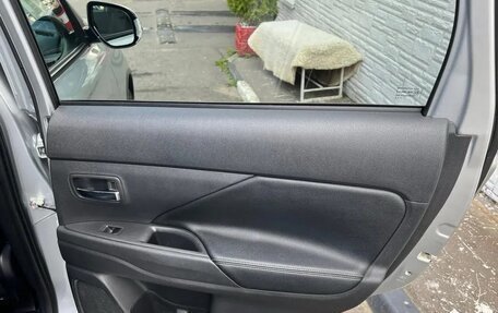 Mitsubishi Outlander III рестайлинг 3, 2014 год, 1 590 000 рублей, 14 фотография