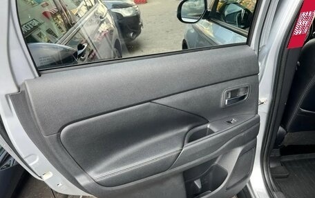 Mitsubishi Outlander III рестайлинг 3, 2014 год, 1 590 000 рублей, 15 фотография