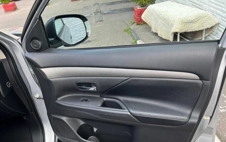 Mitsubishi Outlander III рестайлинг 3, 2014 год, 1 590 000 рублей, 19 фотография