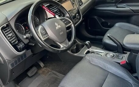 Mitsubishi Outlander III рестайлинг 3, 2014 год, 1 590 000 рублей, 20 фотография