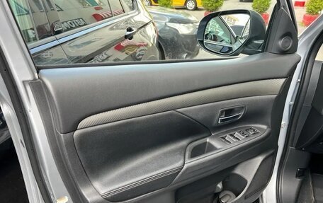 Mitsubishi Outlander III рестайлинг 3, 2014 год, 1 590 000 рублей, 23 фотография