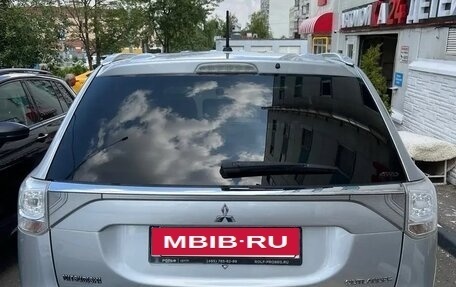 Mitsubishi Outlander III рестайлинг 3, 2014 год, 1 590 000 рублей, 25 фотография