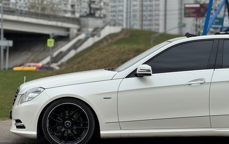 Mercedes-Benz E-Класс, 2011 год, 2 000 000 рублей, 3 фотография