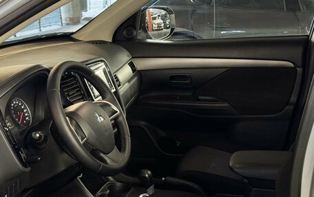 Mitsubishi Outlander III рестайлинг 3, 2015 год, 1 430 000 рублей, 13 фотография