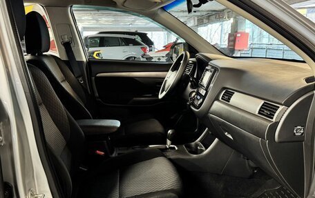 Mitsubishi Outlander III рестайлинг 3, 2015 год, 1 430 000 рублей, 19 фотография