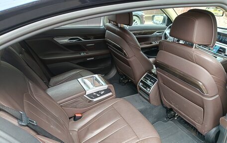 BMW 7 серия, 2017 год, 3 300 000 рублей, 16 фотография