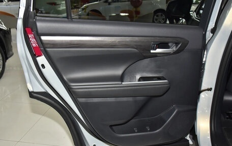 Toyota Highlander, 2026 год, 5 200 000 рублей, 29 фотография