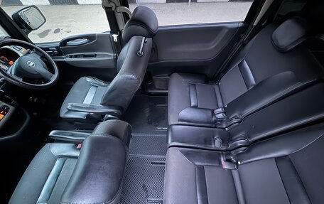 Nissan Serena III, 2005 год, 715 000 рублей, 15 фотография