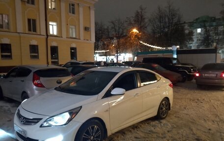 Hyundai Solaris II рестайлинг, 2015 год, 800 000 рублей, 3 фотография