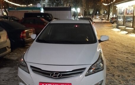 Hyundai Solaris II рестайлинг, 2015 год, 800 000 рублей, 2 фотография