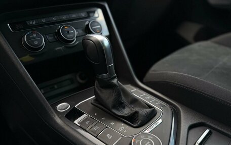 Volkswagen Tiguan II, 2017 год, 2 590 000 рублей, 19 фотография