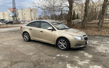 Chevrolet Cruze II, 2010 год, 650 000 рублей, 2 фотография