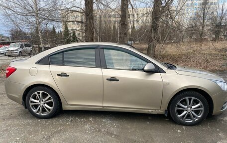 Chevrolet Cruze II, 2010 год, 650 000 рублей, 4 фотография