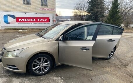 Chevrolet Cruze II, 2010 год, 650 000 рублей, 3 фотография