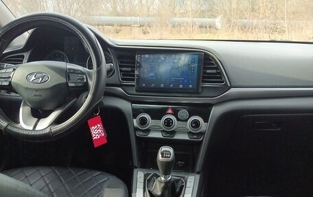 Hyundai Elantra VI рестайлинг, 2019 год, 1 630 000 рублей, 6 фотография