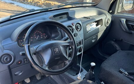 Peugeot Partner II рестайлинг 2, 2011 год, 450 000 рублей, 3 фотография