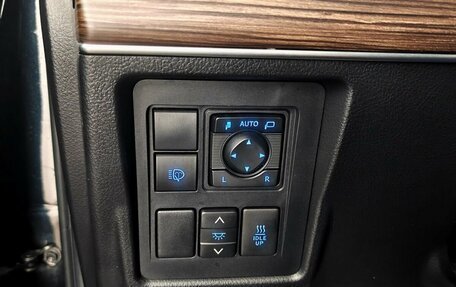 Toyota Land Cruiser Prado 150 рестайлинг 2, 2018 год, 4 600 000 рублей, 17 фотография