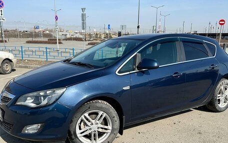 Opel Astra J, 2011 год, 750 000 рублей, 1 фотография