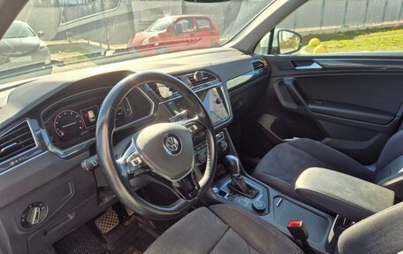 Volkswagen Tiguan II, 2018 год, 2 500 000 рублей, 5 фотография