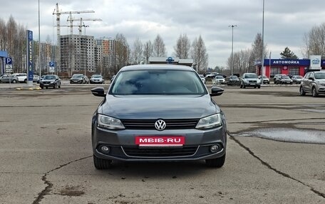 Volkswagen Jetta VI, 2014 год, 1 040 000 рублей, 2 фотография