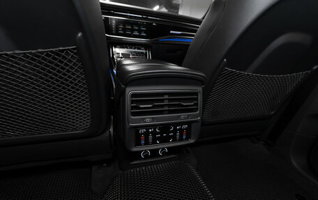 Audi SQ8, 2020 год, 9 000 000 рублей, 17 фотография