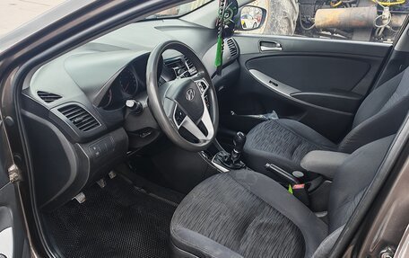 Hyundai Solaris II рестайлинг, 2015 год, 490 000 рублей, 12 фотография