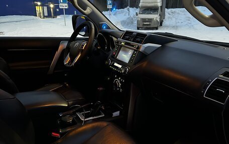 Toyota Land Cruiser Prado 150 рестайлинг 2, 2015 год, 3 600 000 рублей, 10 фотография