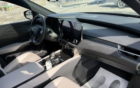 Lexus RX IV рестайлинг, 2023 год, 9 980 000 рублей, 16 фотография