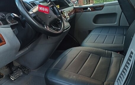 Volkswagen Multivan T5, 2004 год, 1 950 000 рублей, 2 фотография