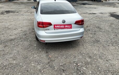 Volkswagen Jetta VI, 2015 год, 1 300 000 рублей, 2 фотография