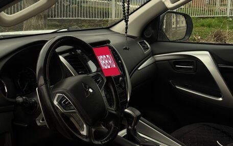 Mitsubishi Pajero Sport III рестайлинг, 2018 год, 3 000 000 рублей, 6 фотография