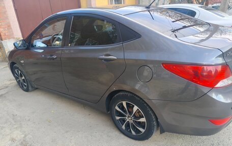 Hyundai Solaris II рестайлинг, 2013 год, 725 000 рублей, 2 фотография