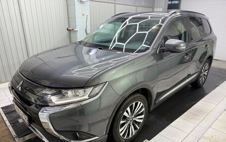Mitsubishi Outlander III рестайлинг 3, 2022 год, 2 915 000 рублей, 5 фотография