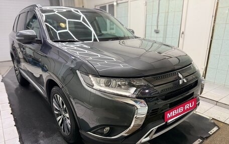 Mitsubishi Outlander III рестайлинг 3, 2022 год, 2 915 000 рублей, 3 фотография