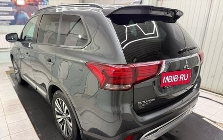 Mitsubishi Outlander III рестайлинг 3, 2022 год, 2 915 000 рублей, 7 фотография