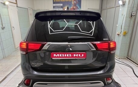 Mitsubishi Outlander III рестайлинг 3, 2022 год, 2 915 000 рублей, 6 фотография