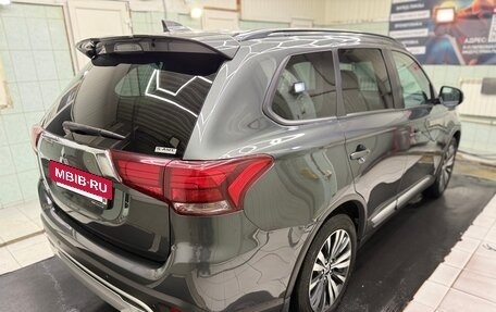 Mitsubishi Outlander III рестайлинг 3, 2022 год, 2 915 000 рублей, 9 фотография