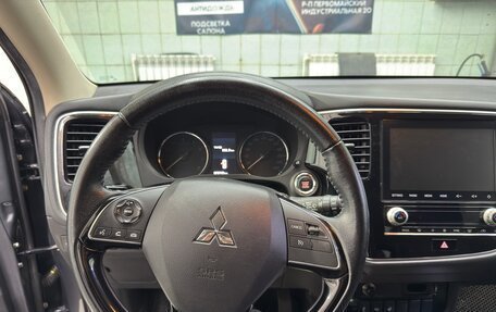 Mitsubishi Outlander III рестайлинг 3, 2022 год, 2 915 000 рублей, 15 фотография