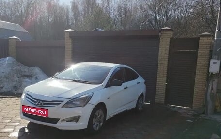 Hyundai Solaris II рестайлинг, 2015 год, 415 000 рублей, 2 фотография