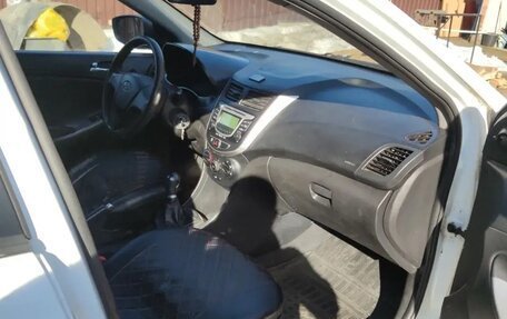 Hyundai Solaris II рестайлинг, 2015 год, 415 000 рублей, 9 фотография