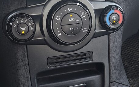 Ford Fiesta, 2015 год, 909 000 рублей, 20 фотография