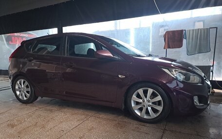 Hyundai Solaris II рестайлинг, 2011 год, 835 000 рублей, 4 фотография