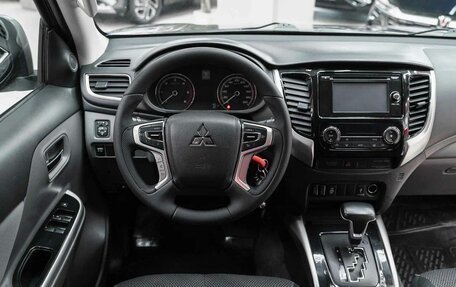 Mitsubishi L200 IV рестайлинг, 2017 год, 2 090 000 рублей, 7 фотография