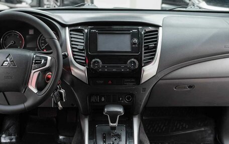 Mitsubishi L200 IV рестайлинг, 2017 год, 2 090 000 рублей, 8 фотография