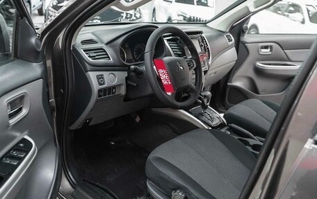 Mitsubishi L200 IV рестайлинг, 2017 год, 2 090 000 рублей, 10 фотография