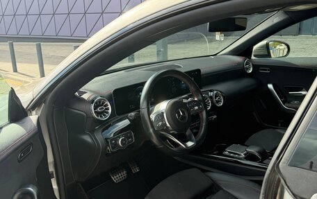 Mercedes-Benz CLA, 2020 год, 2 600 000 рублей, 32 фотография