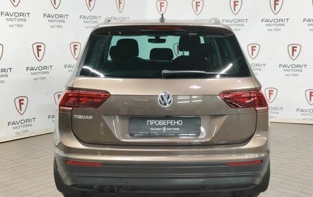 Volkswagen Tiguan II, 2018 год, 2 444 000 рублей, 3 фотография