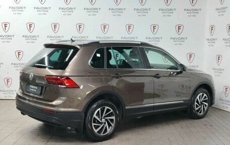 Volkswagen Tiguan II, 2018 год, 2 444 000 рублей, 6 фотография